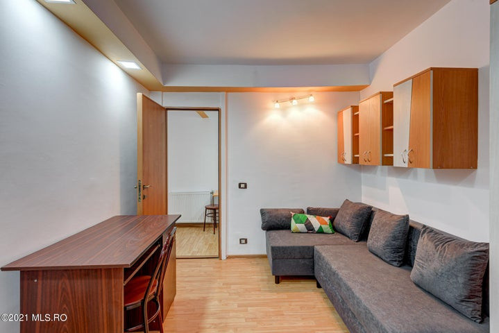 2 camere la pret de garsoniera in zona Lujerului