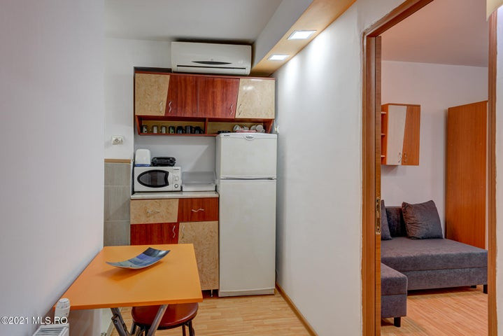 2 camere la pret de garsoniera in zona Lujerului