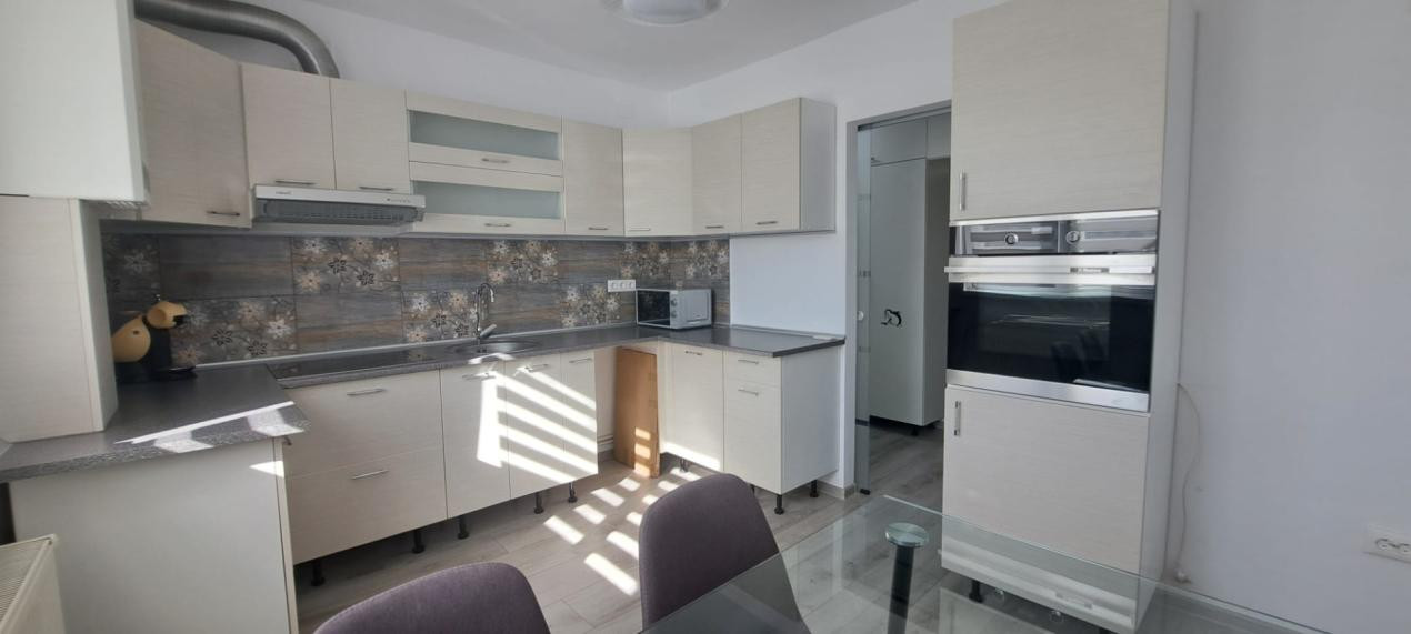 Apartament modern cu 2 camere, curte privată și 2 locuri de parcare