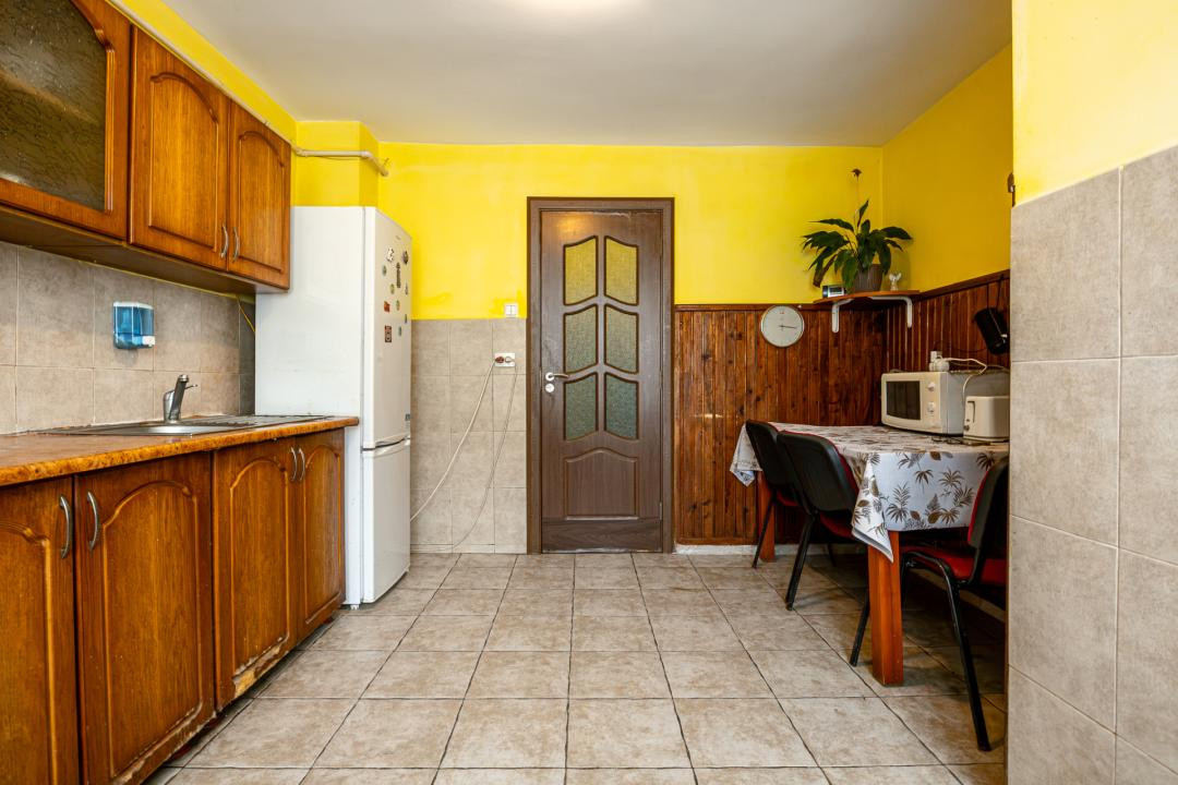 Vânzare apartament cu 3 camere, 80 mp, strada Vișinului – Zona Noua