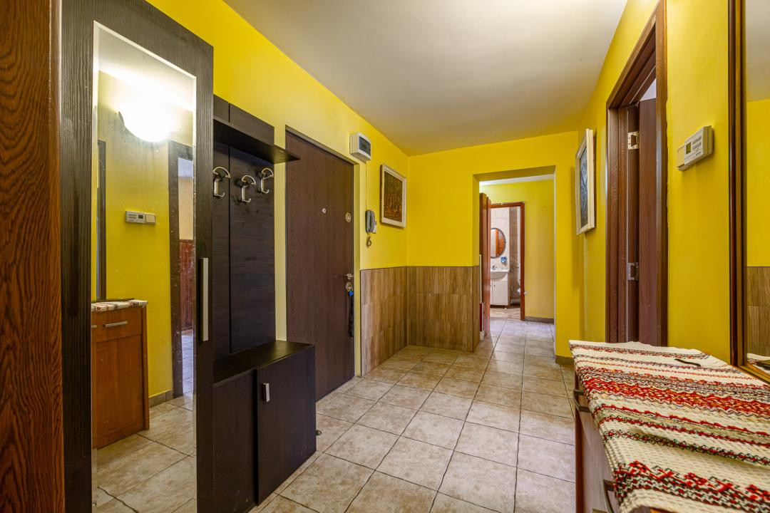 Vânzare apartament cu 3 camere, 80 mp, strada Vișinului – Zona Noua