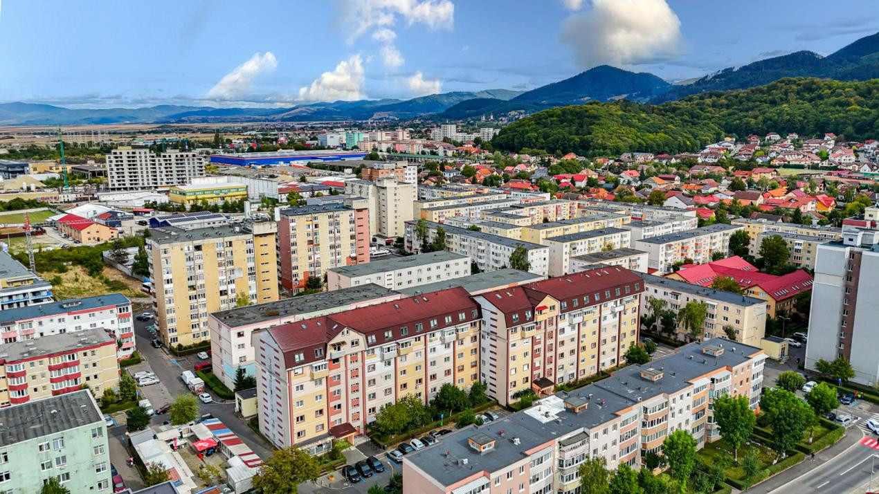 Vânzare apartament cu 3 camere, 80 mp, strada Vișinului – Zona Noua