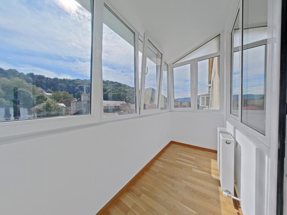 Titlu: Apartament 3 camere, 60 mp, parcare, vedere Tâmpa – Centrul Civic, Brașov