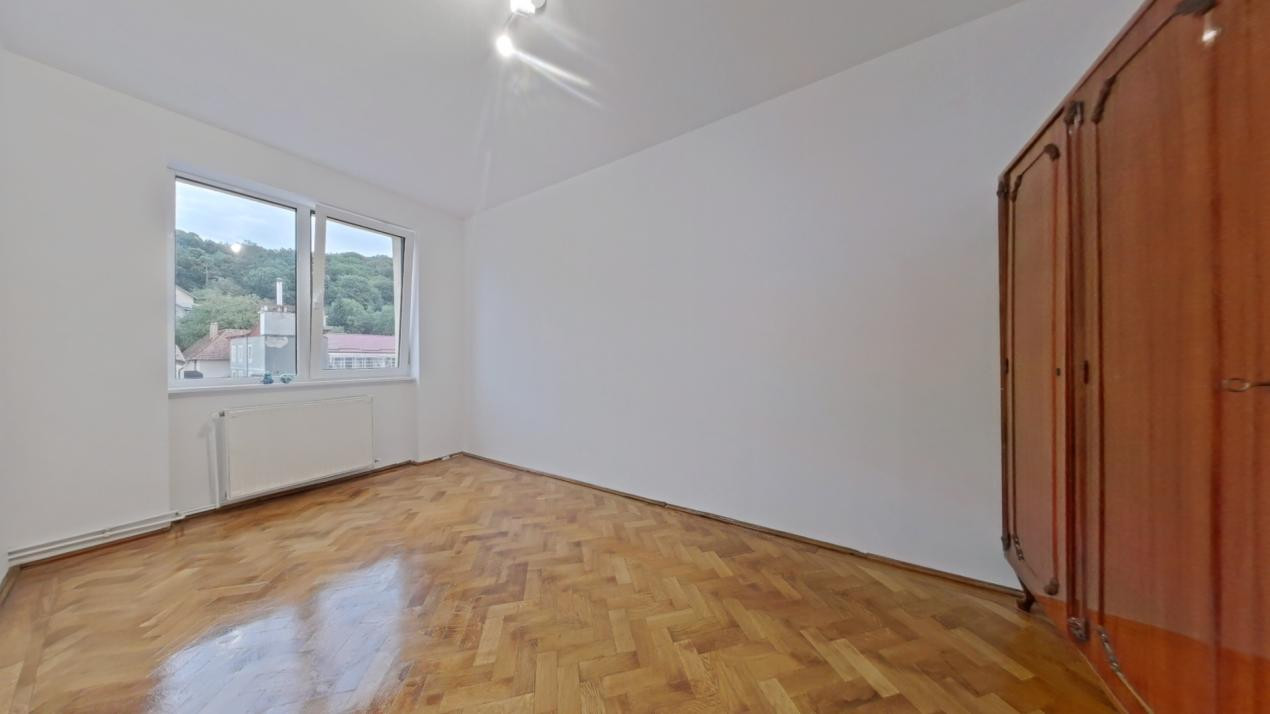 Titlu: Apartament 3 camere, 60 mp, parcare, vedere Tâmpa – Centrul Civic, Brașov