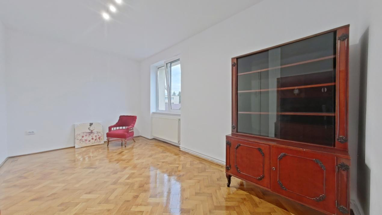 Titlu: Apartament 3 camere, 60 mp, parcare, vedere Tâmpa – Centrul Civic, Brașov