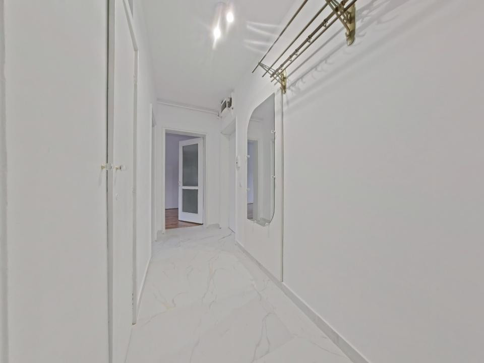 Titlu: Apartament 3 camere, 60 mp, parcare, vedere Tâmpa – Centrul Civic, Brașov
