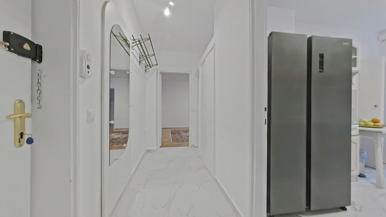 Titlu: Apartament 3 camere, 60 mp, parcare, vedere Tâmpa – Centrul Civic, Brașov