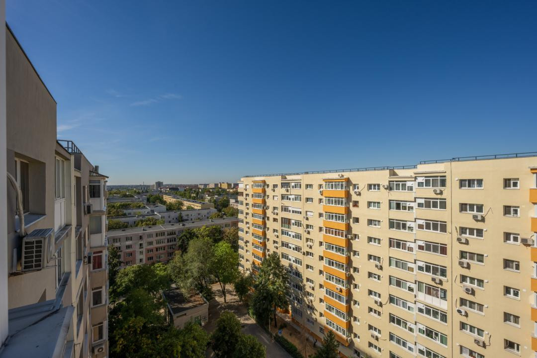 Garsonieră luminoasă, ultimul etaj, lift nou, panouri fotovoltaice | Titan 