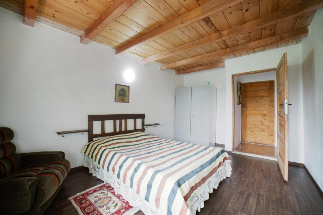 4 dormitoare, terasa acoperita, curte 1634 mp, Brebu, Prahova