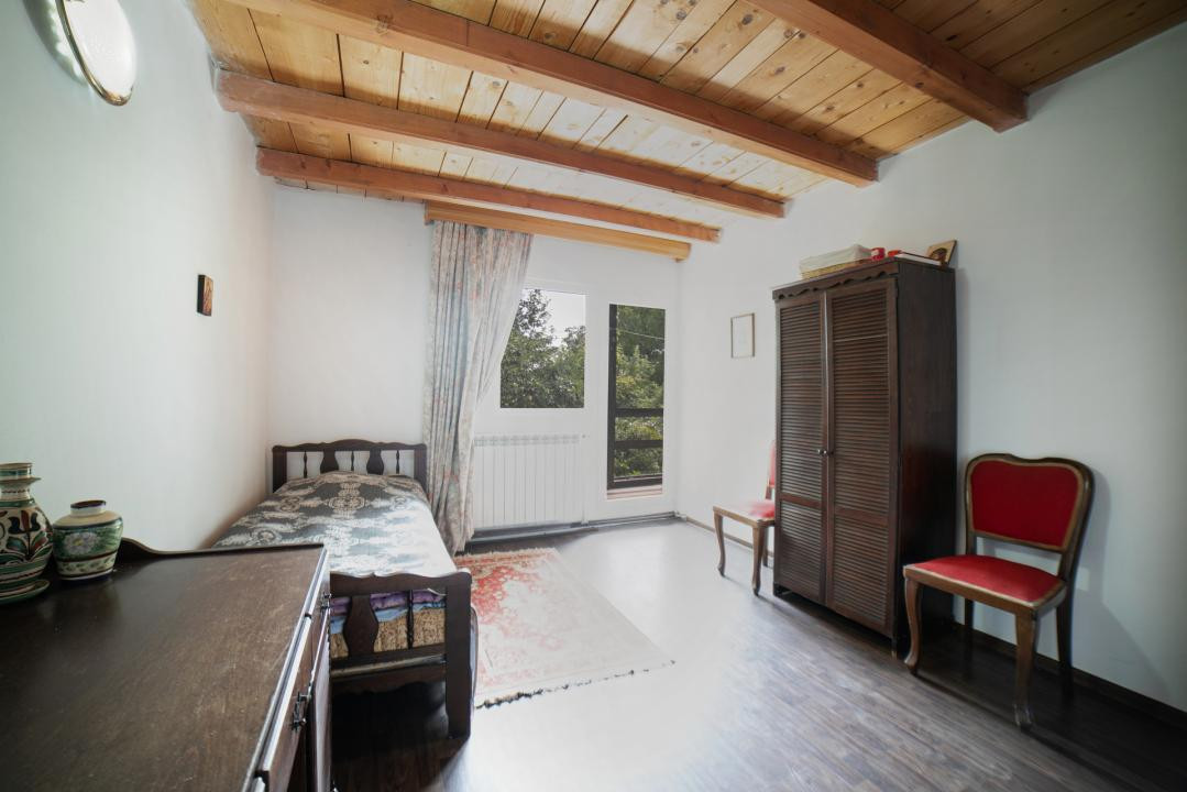 4 dormitoare, terasa acoperita, curte 1634 mp, Brebu, Prahova
