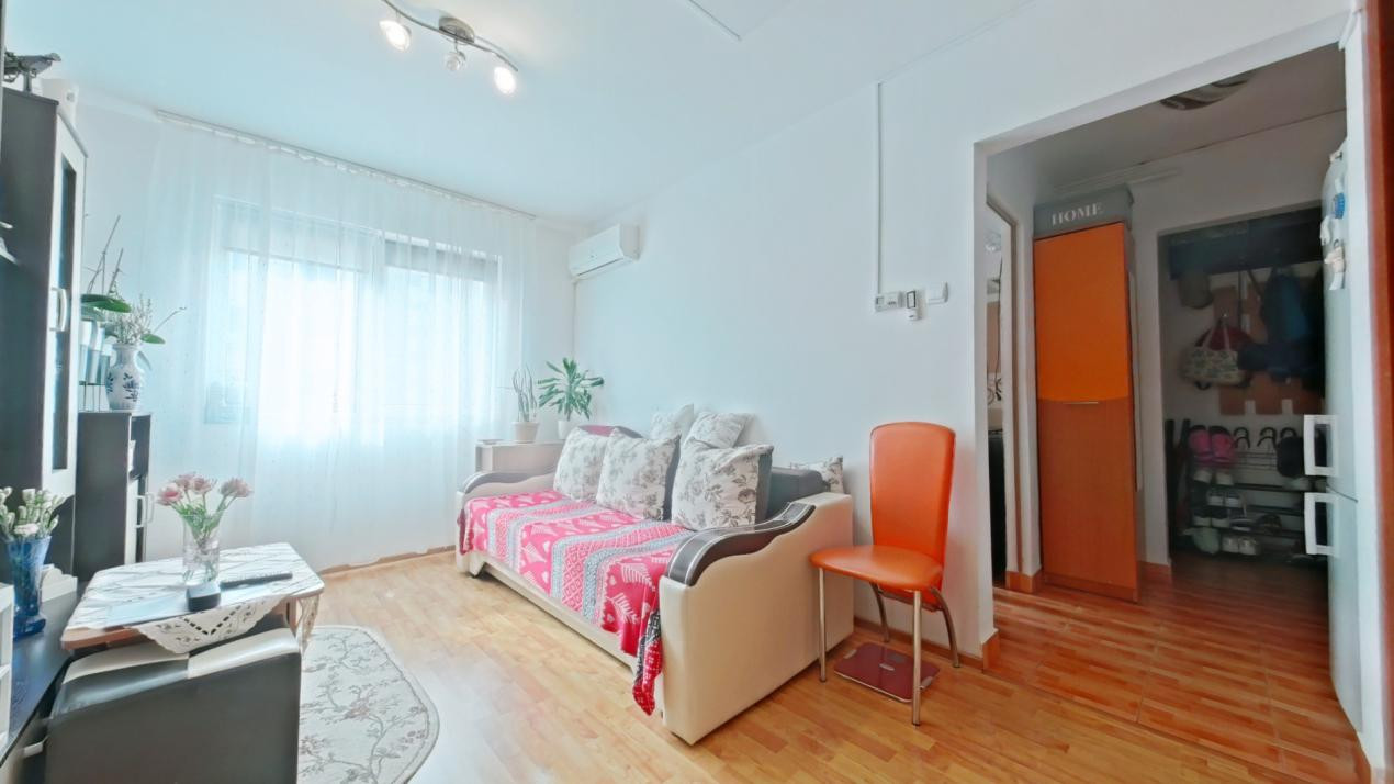 Apartament de vanzare, 3 camere cu parcare, Zona Gemenii