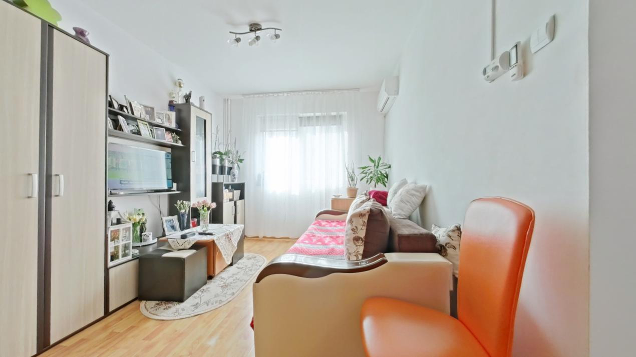 Apartament de vanzare, 3 camere cu parcare, Zona Gemenii