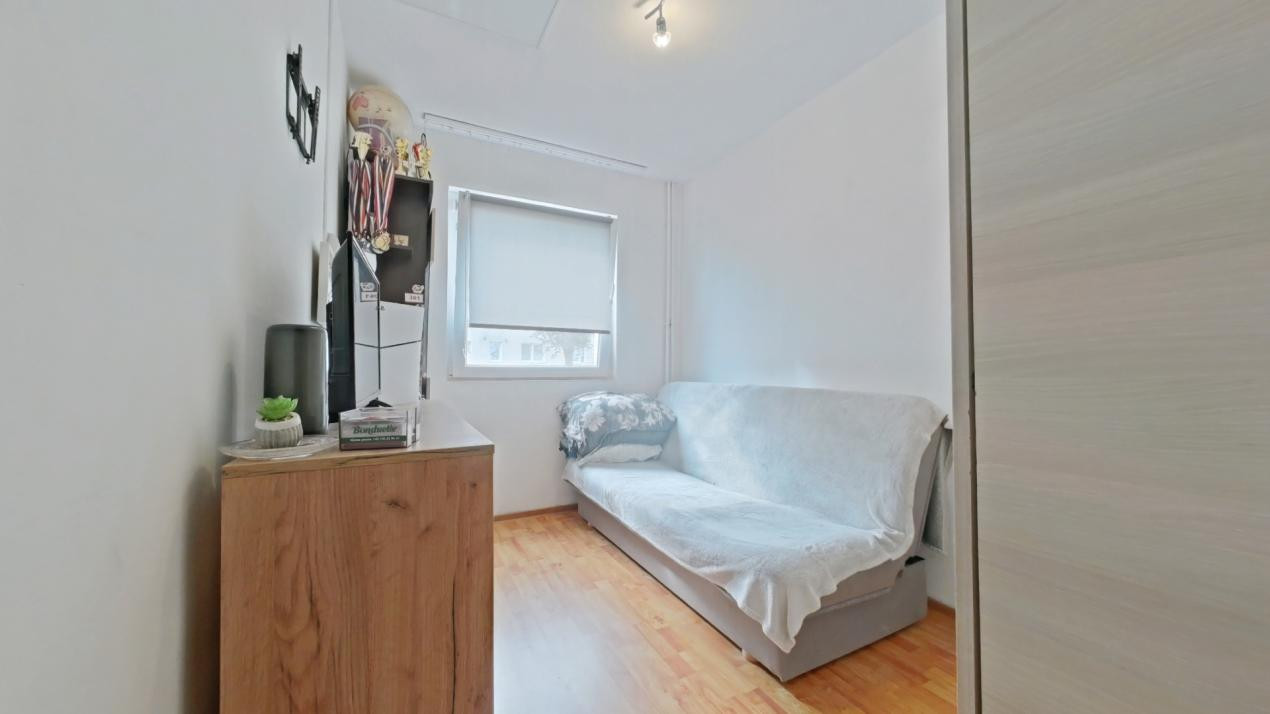 Apartament de vanzare, 3 camere cu parcare, Zona Gemenii