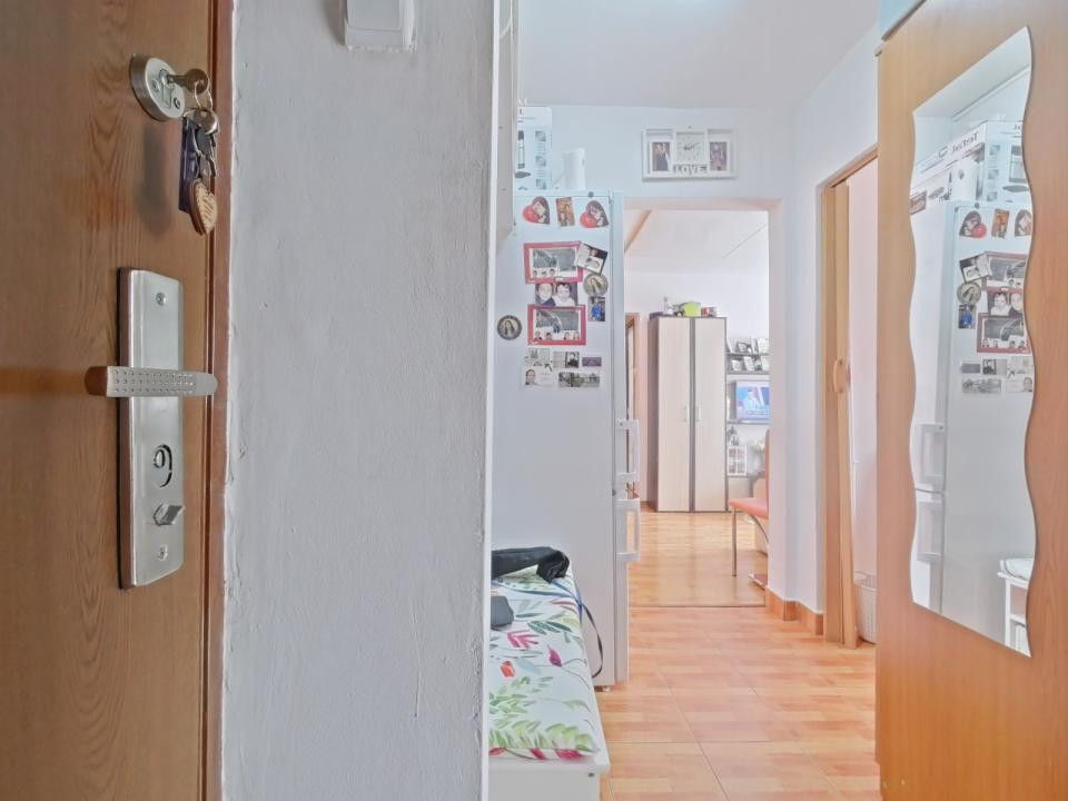 Apartament de vanzare, 3 camere cu parcare, Zona Gemenii