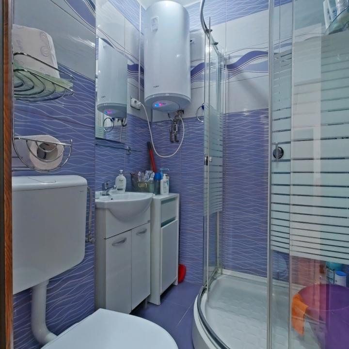 Apartament de vanzare, 3 camere cu parcare, Zona Gemenii