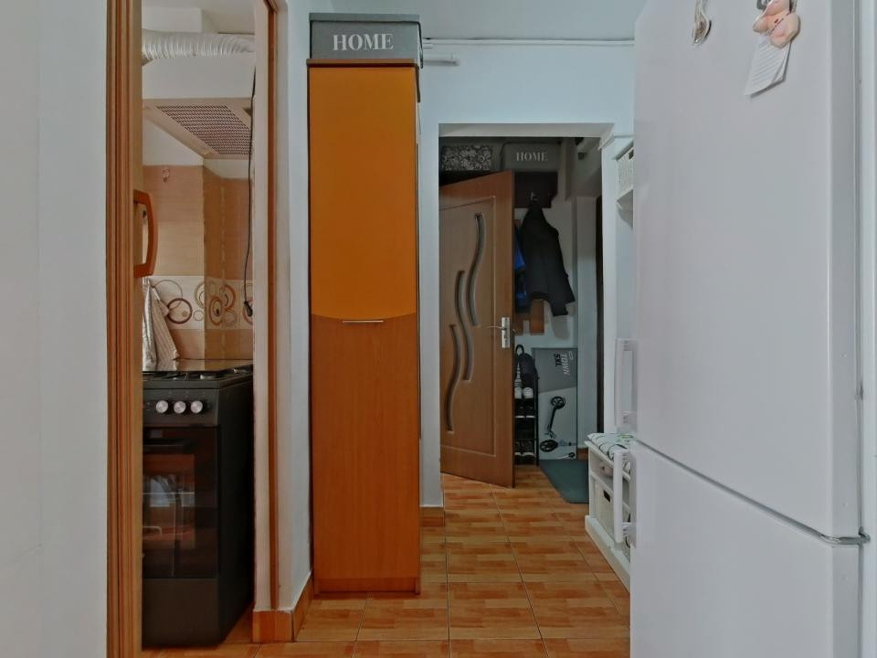 Apartament de vanzare, 3 camere cu parcare, Zona Gemenii