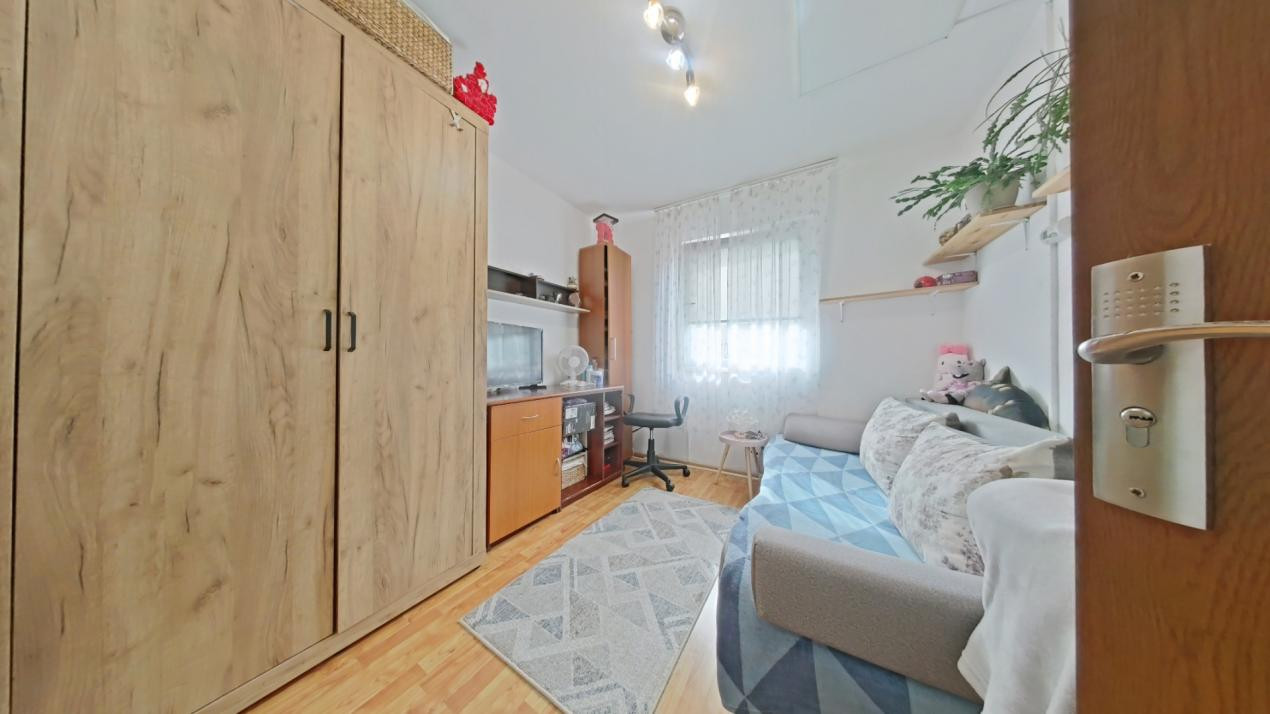 Apartament de vanzare, 3 camere cu parcare, Zona Gemenii