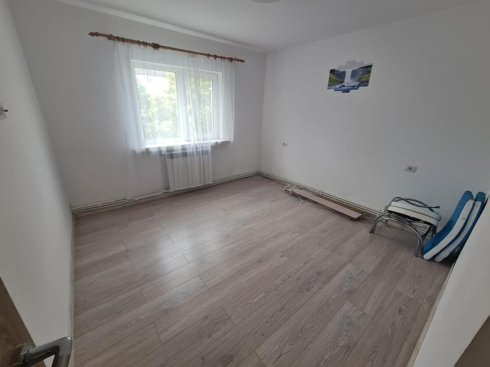 Apartament cu 3 camere decomandate si 2 bai, in Tomesti!