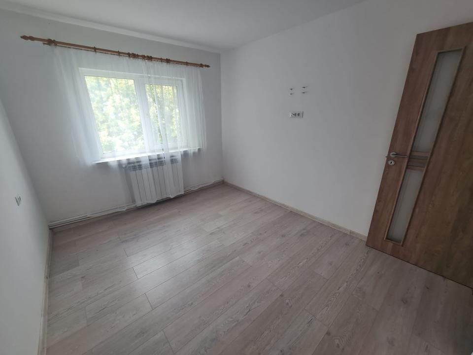Apartament cu 3 camere decomandate si 2 bai, in Tomesti!