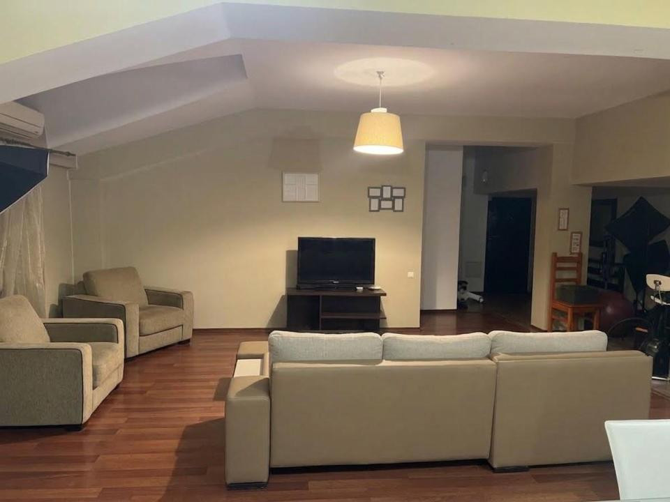 Apartament foarte spatios, romantic, in mansarda, Copou-Centru!