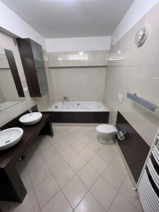 Apartament foarte spatios, romantic, in mansarda, Copou-Centru!