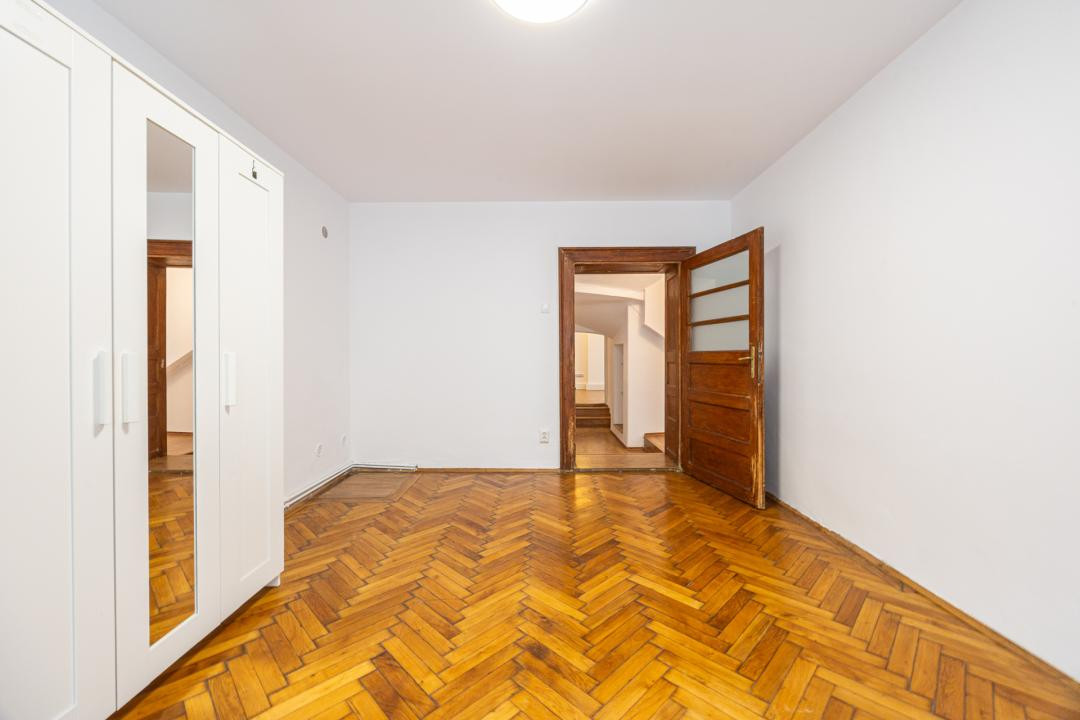Apartament in vila, 3 camere –  Centrul Vechi - Piata Unirii 