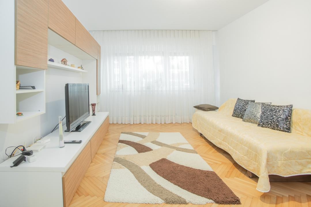 Apartament 3 camere de închiriat – Faleza Nord, Constanța