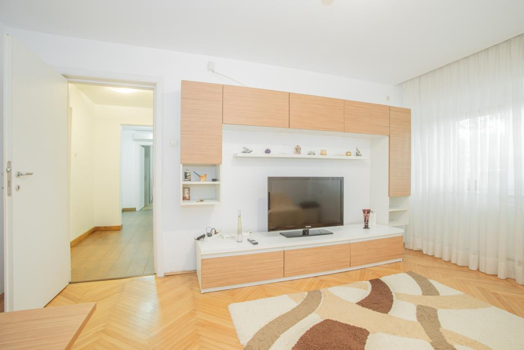 Apartament 3 camere de închiriat – Faleza Nord, Constanța