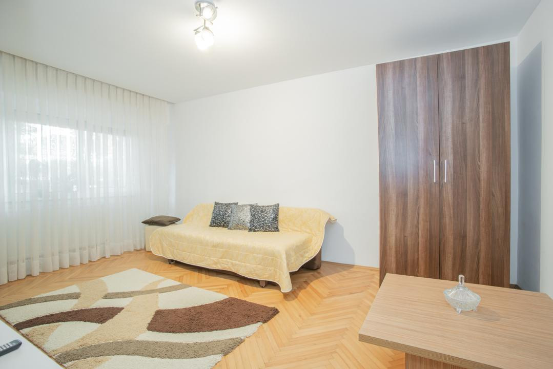 Apartament 3 camere de închiriat – Faleza Nord, Constanța