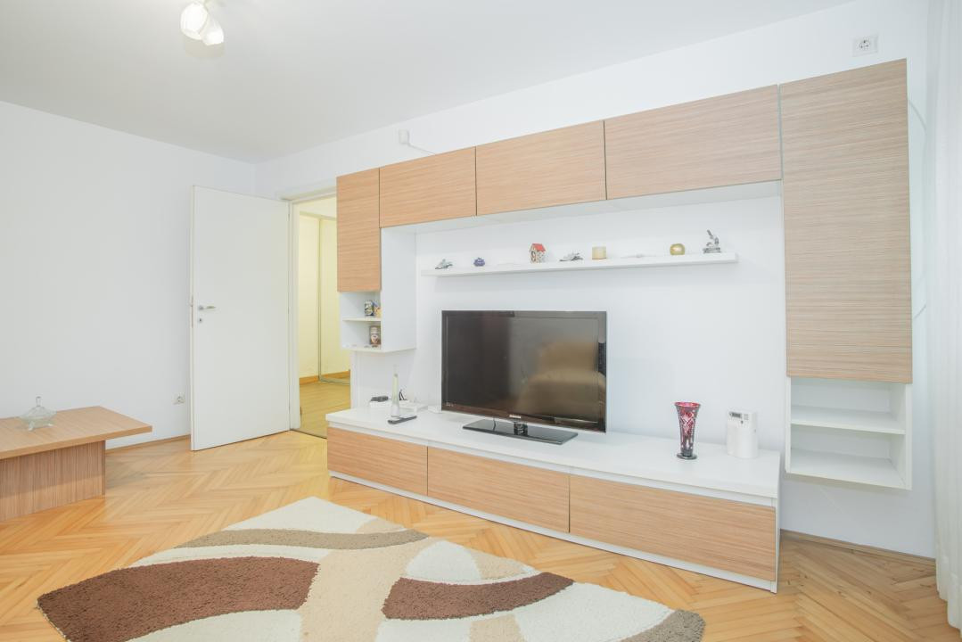 Apartament 3 camere de închiriat – Faleza Nord, Constanța