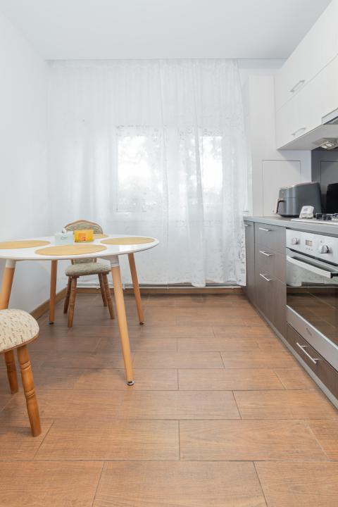 Apartament 3 camere de închiriat – Faleza Nord, Constanța