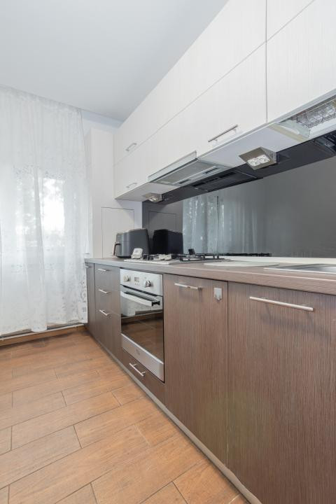 Apartament 3 camere de închiriat – Faleza Nord, Constanța