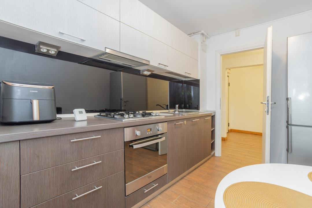 Apartament 3 camere de închiriat – Faleza Nord, Constanța