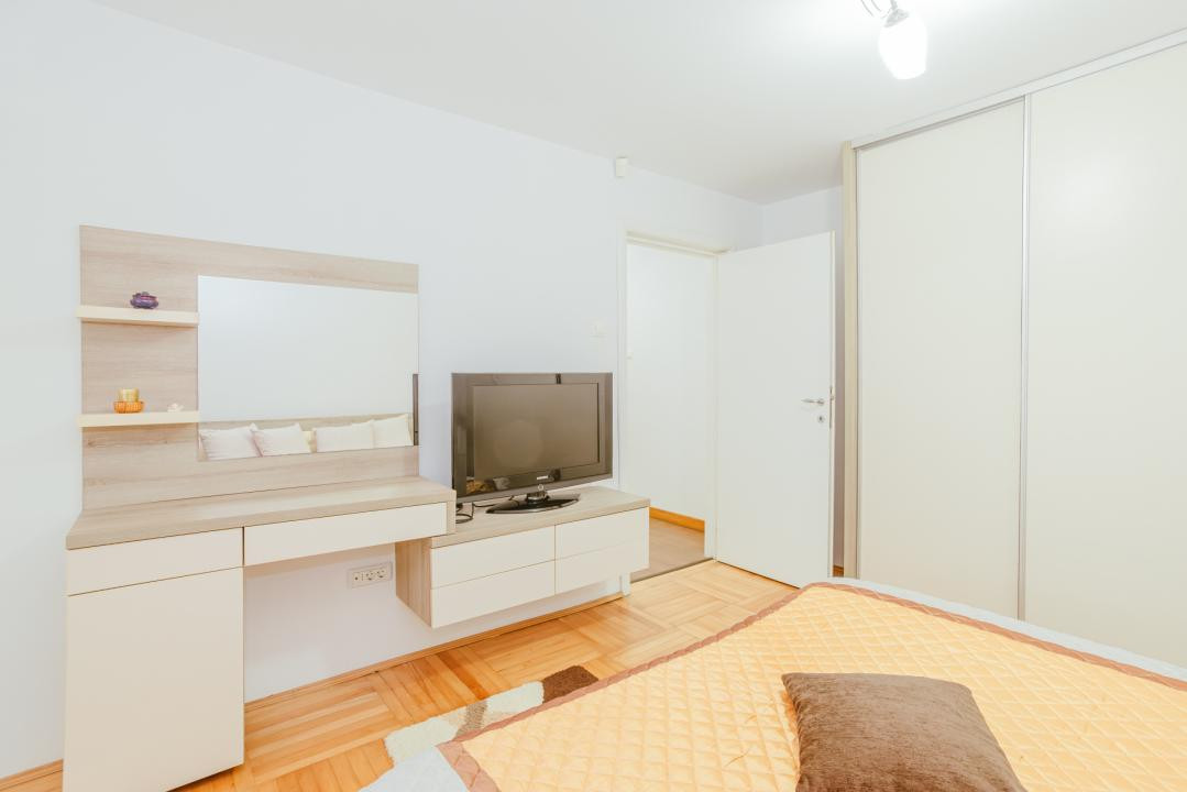 Apartament 3 camere de închiriat – Faleza Nord, Constanța