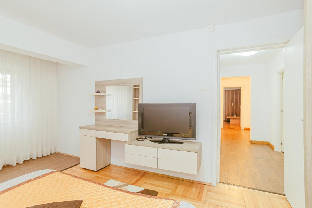 Apartament 3 camere de închiriat – Faleza Nord, Constanța