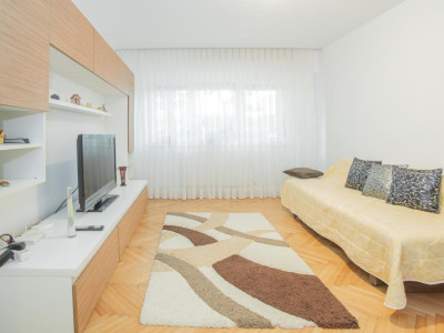 Apartament 3 camere de închiriat – Faleza Nord, Constanța