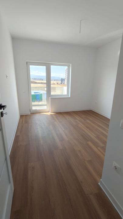 Apartament doua camere, bucatarie separata, decomandat