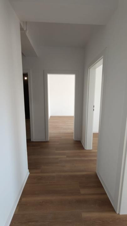 Apartament doua camere, bucatarie separata, decomandat