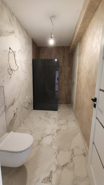 Apartament doua camere, bucatarie separata, decomandat
