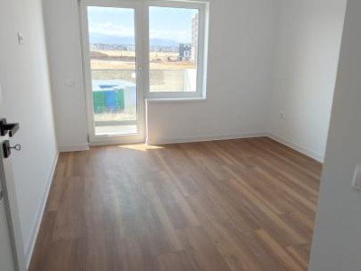 Apartament doua camere, bucatarie separata, decomandat