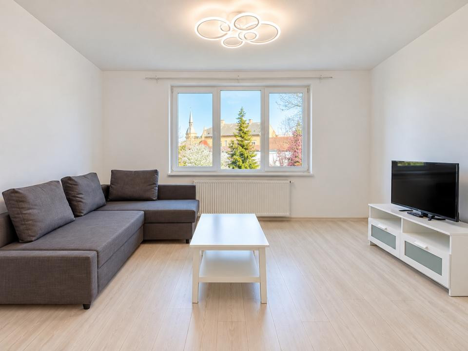 Închiriere apartament cu 2 camere, renovat si spatios - Strada Lungă