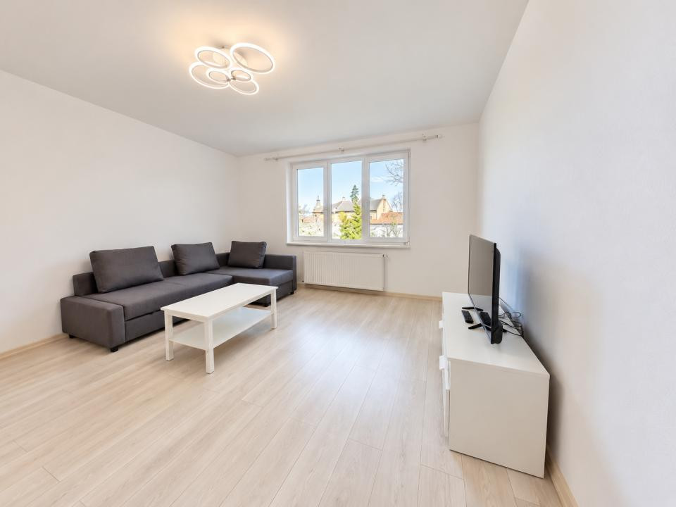Închiriere apartament cu 2 camere, renovat si spatios - Strada Lungă