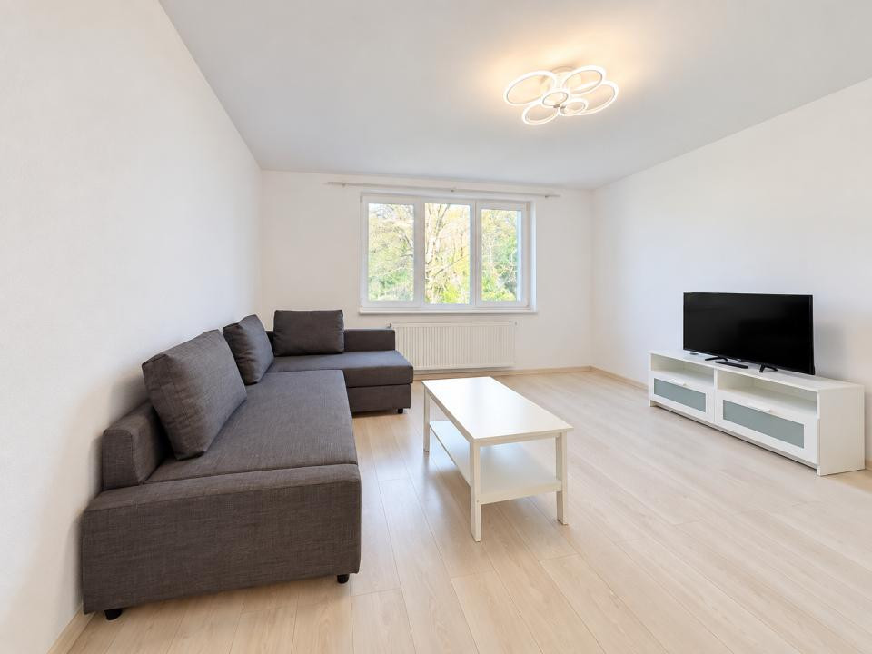 Închiriere apartament cu 2 camere, renovat si spatios - Strada Lungă