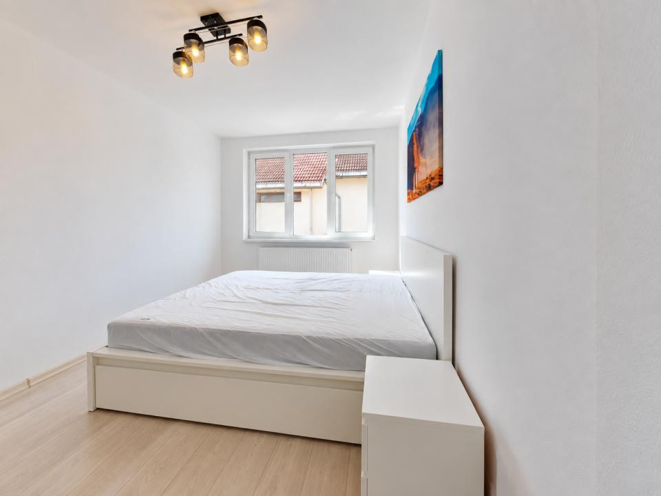 Închiriere apartament cu 2 camere, renovat si spatios - Strada Lungă