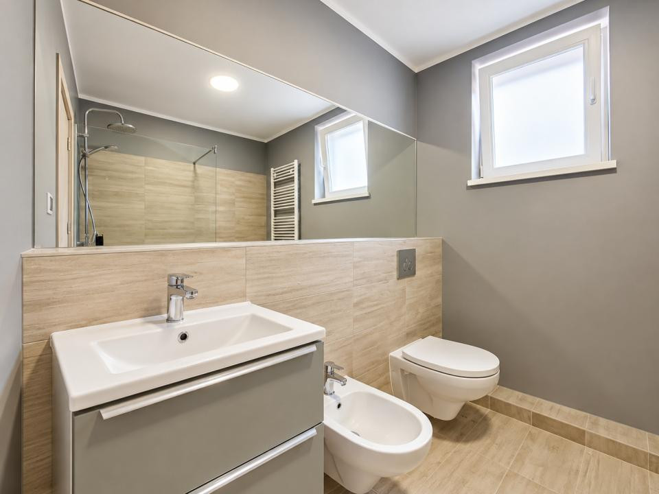 Închiriere apartament cu 2 camere, renovat si spatios - Strada Lungă
