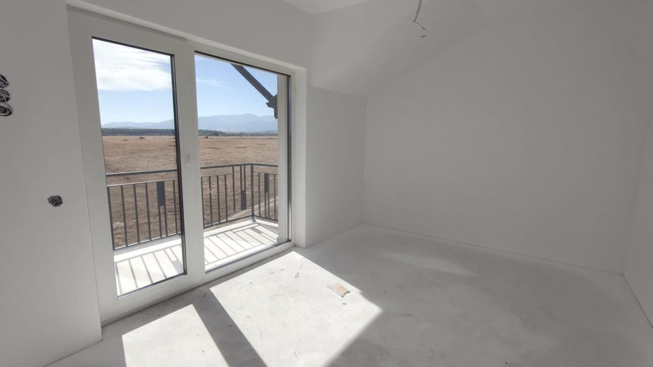 Apartament trei camere, trei balcoane 
