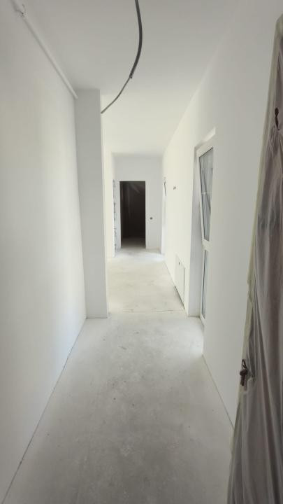 Apartament trei camere, trei balcoane 