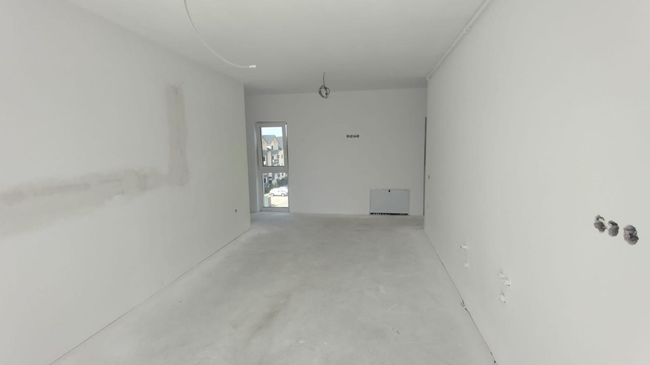 Apartament trei camere, trei balcoane 