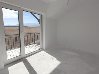 Apartament trei camere, trei balcoane 