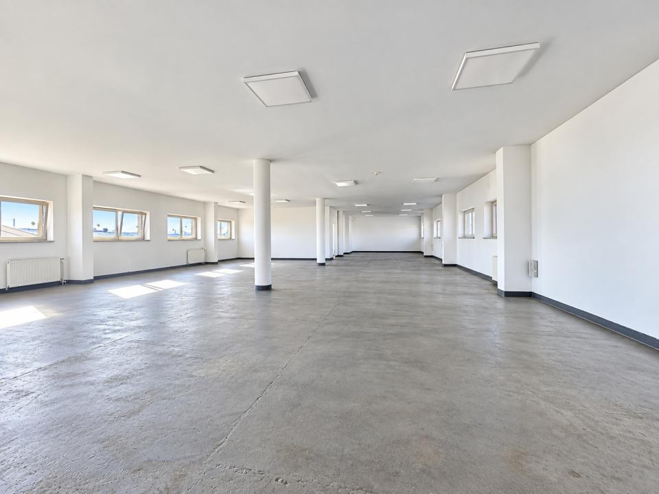 Spațiu depozitare + showroom 664 mp, se inchiriaza si suprafete mai mici